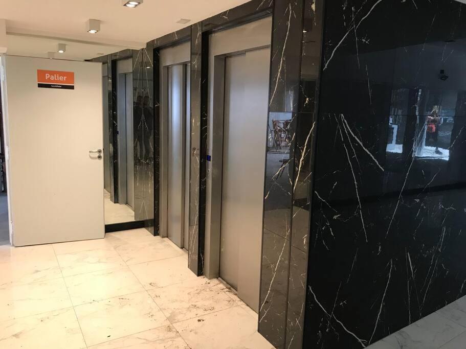 Suite In San Telmo Dormitorio En Suite Con Dos Banos Y Balcon A La Calle Buenos Aires Exterior foto